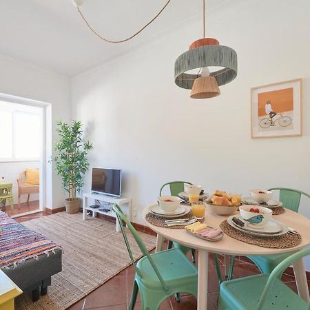 Central & Sunny 2Br Apt Near Beach, By Timecooler เซตุบาล ภายนอก รูปภาพ
