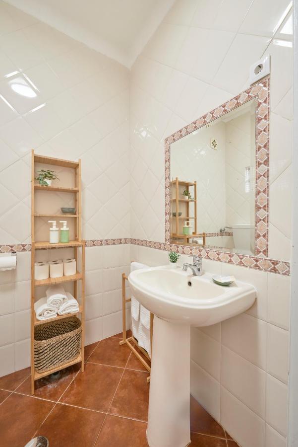Central & Sunny 2Br Apt Near Beach, By Timecooler เซตุบาล ภายนอก รูปภาพ