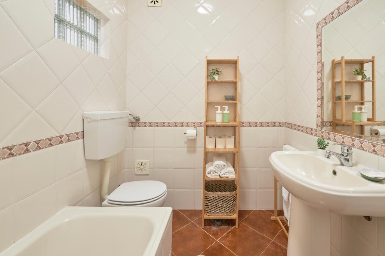 Central & Sunny 2Br Apt Near Beach, By Timecooler เซตุบาล ภายนอก รูปภาพ